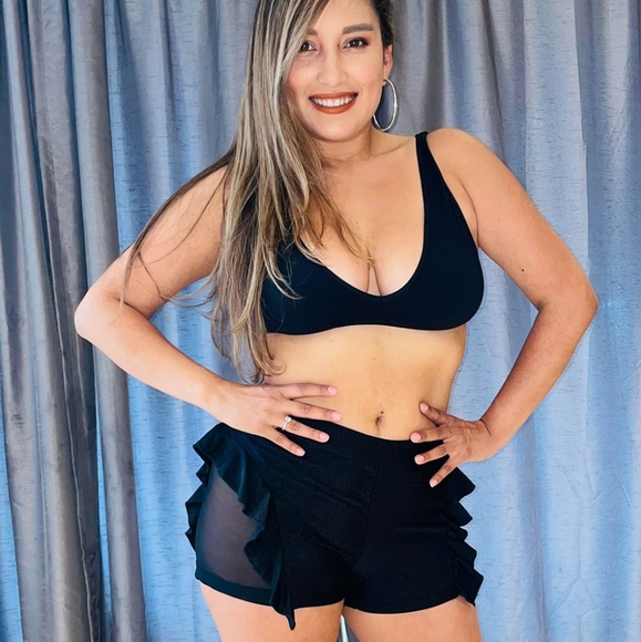 Beautiful Ruffled Shorts👖🌟 - Picture 2 of 3